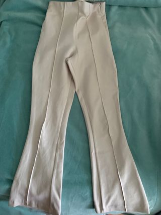 STRADIVARIUS. Pantalón negro elástico campana T.l – Hibuy market