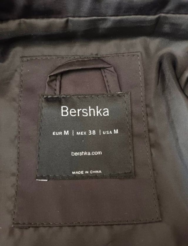 Abrigo impermeable Bershka