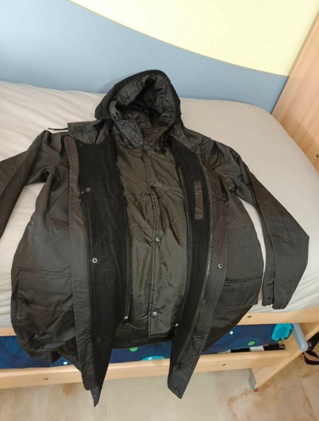 Abrigo impermeable Bershka