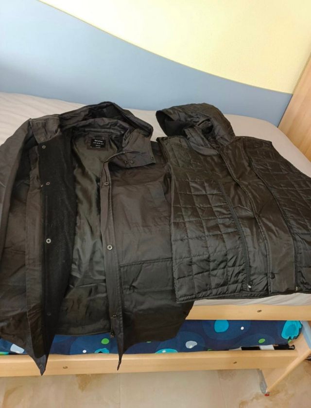 Abrigo impermeable Bershka