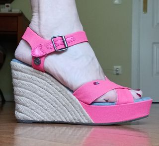 Alpargatas Tommy Hilfiger, cuña de esparto de segunda mano por 20 EUR en  Las Rozas de Madrid en WALLAPOP