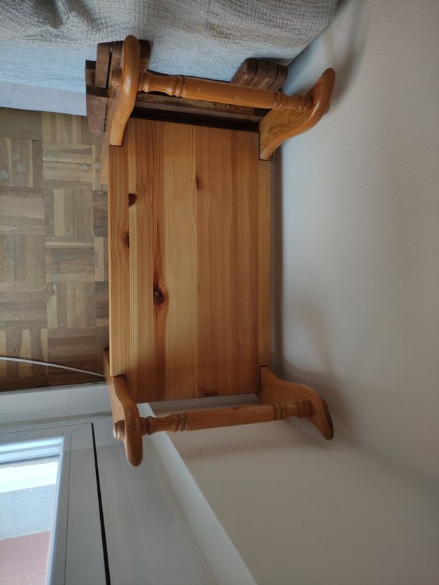 banquito de madera maciza