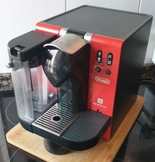 Cafetera de cápsulas Nespresso de segunda mano en Barcelona en WALLAPOP