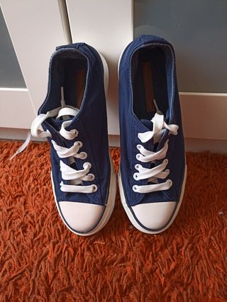 Zapatillas tipo Converse de Springfield de segunda mano por 6 EUR en Bilbao  en WALLAPOP