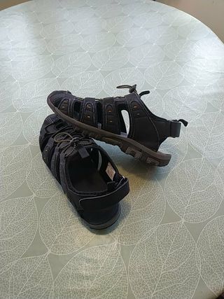 Sandalias 39 hombre niño Décimas de segunda mano por 8 EUR en Madrid en  WALLAPOP