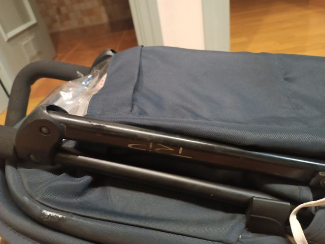 Carro inglesina y ropa de carro.