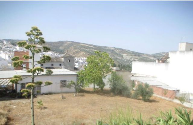 En venta nave de 200 m2 y solar de de 1250 m2