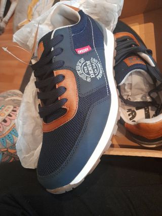 NUEVAS ZAPATILLAS TALLA 44 REBAJADAS¡!!! de segunda mano por 39,95 EUR en  Barcelona en WALLAPOP