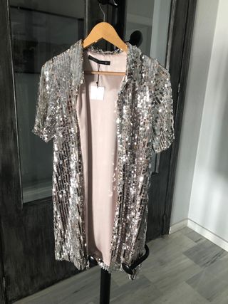 Vestido camisero lentejuelas Zara de segunda mano por 25 EUR en Sevilla en  WALLAPOP