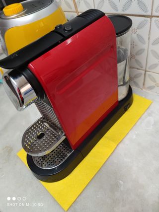 Vendo cafetera nespresso krups citiz de segunda mano por 45 EUR en Gavà en  WALLAPOP