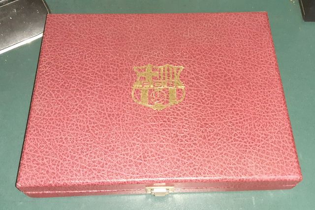 Caixa de 12 taças comemorativas do FC Barcelona