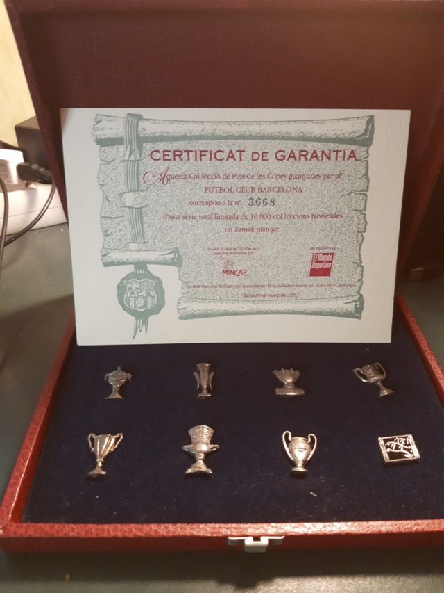 Caixa de 12 taças comemorativas do FC Barcelona