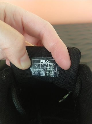 Zapatillas Fila. Talla 33 de segunda mano por 3 EUR en Madrid en WALLAPOP