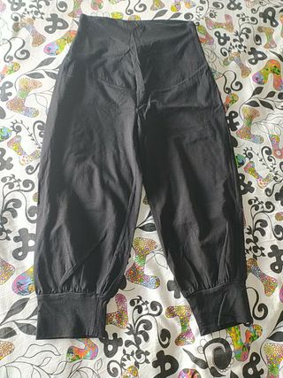 Pantalon chandal corto premama de segunda mano por 5 EUR en Oliva en  WALLAPOP
