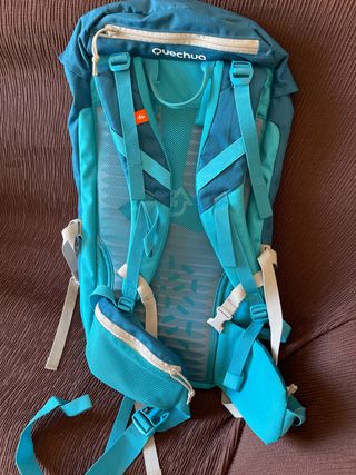 Mochila Forclaz 30 Air Quechua de segunda mano por 20 EUR en Madrid en  WALLAPOP