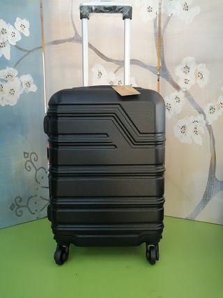 Maleta para equipaje de mano Nueva de segunda mano por 28,95 EUR en Toledo  en WALLAPOP
