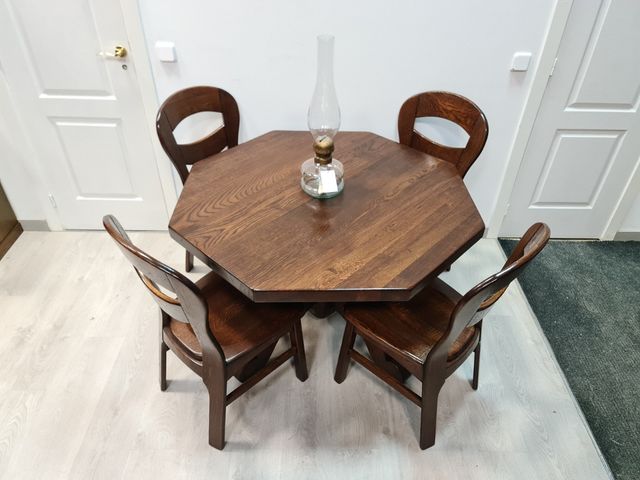 Mesa Rustica salon con Sillas Macizas