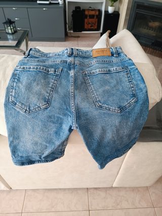 Pantalones cortos vaqueros de chico de segunda mano por 6 EUR en Alcorcón  en WALLAPOP