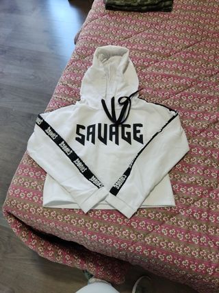 Sudadera marca Savage, chica, talla S, blanca de segunda mano por 8 EUR en  Fuenlabrada en WALLAPOP