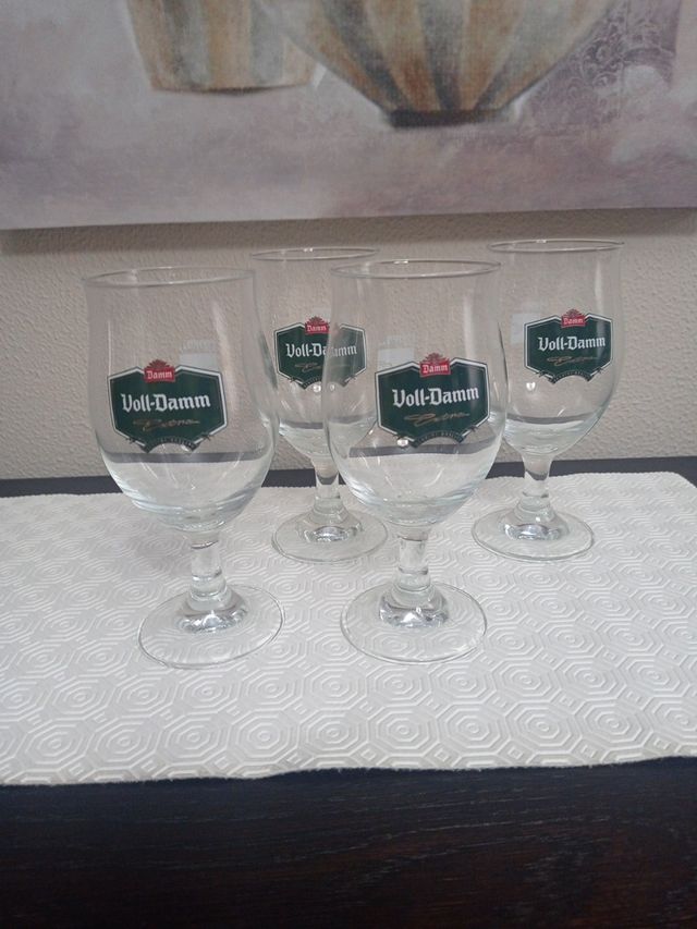 4 vasos cerveza volldamm