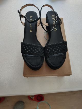 Sandalias negras plataform número 42. Marca UNISA de segunda mano por 50  EUR en Madrid en WALLAPOP