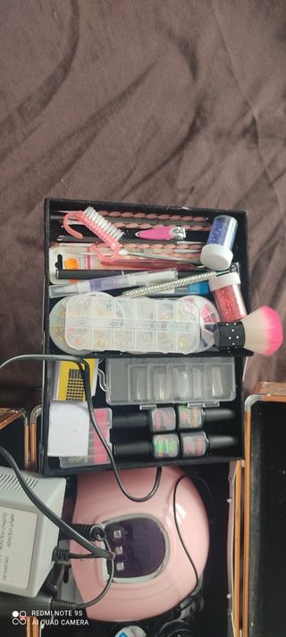 Maletín kit uñas gel de segunda mano por 200 EUR en Alcoy en WALLAPOP