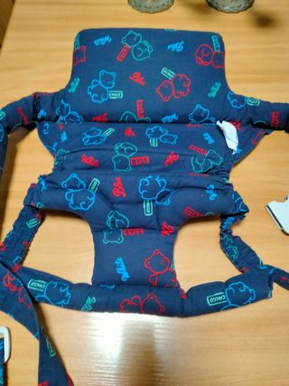 Mochila de porteo CHICCO usada de segunda mano por 5 EUR en Valencia en  WALLAPOP