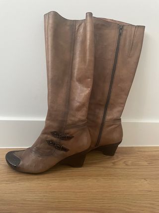 Botas marrones Hispanitas talla 37 de segunda mano por 15 EUR en Alcorcón  en WALLAPOP