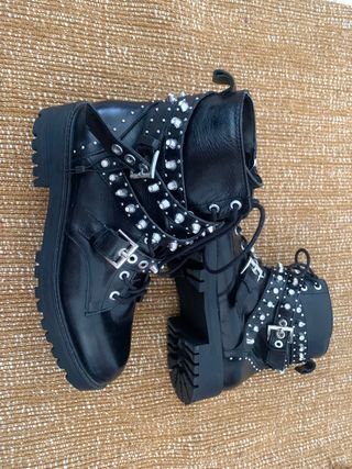 Botines Zara tachuelas de segunda mano en WALLAPOP