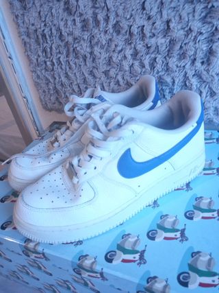 Zapatillas NIKE AIR FORCE ONE de segunda mano por 30 EUR en Madrid en  WALLAPOP
