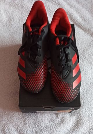 Botas fútbol multitaco Adidas Predator T 34 de segunda mano por 30 EUR en  Madrid en WALLAPOP