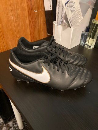 Botas de fútbol Nike Tiempo de segunda mano en WALLAPOP