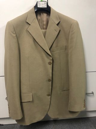 Traje hombre color marron claro, talla 52 de segunda mano por 30 EUR en  Martorell en WALLAPOP