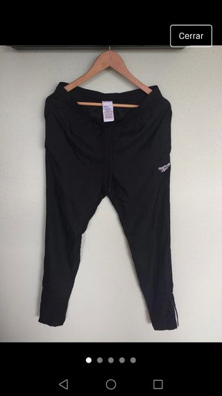 Pantalón chándal Reebok de segunda mano por 15 EUR en Vigo en WALLAPOP