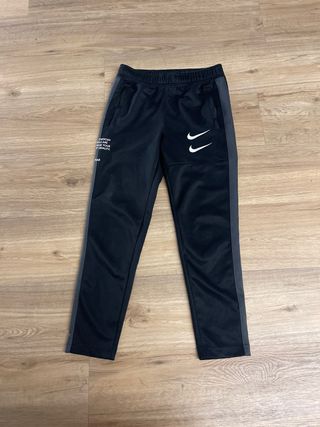 Pantalón chándal Nike negro de segunda mano por 25 EUR en Zamora en WALLAPOP