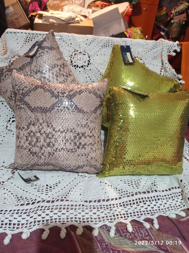 4 COJINES DE LENTEJUELAS A ESTRENAR 