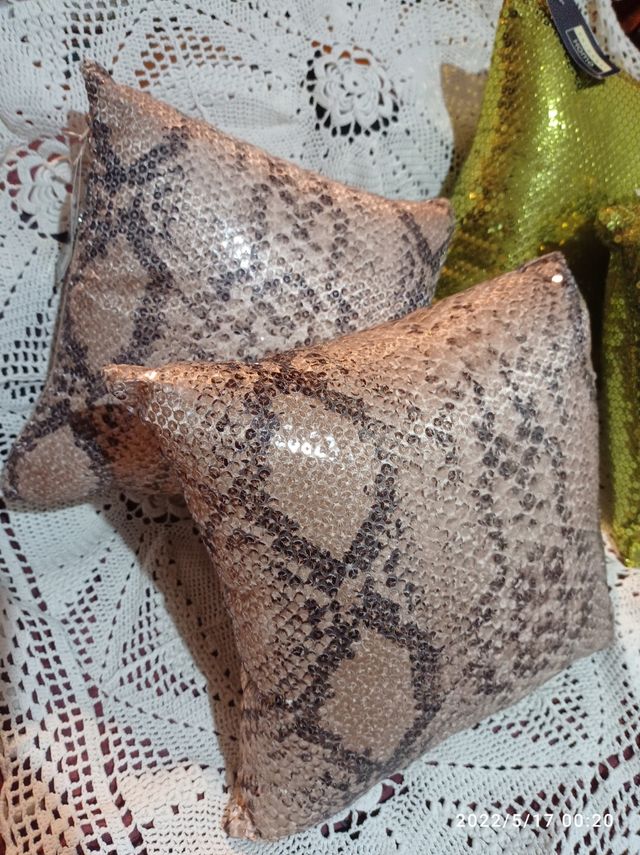 4 COJINES DE LENTEJUELAS A ESTRENAR 