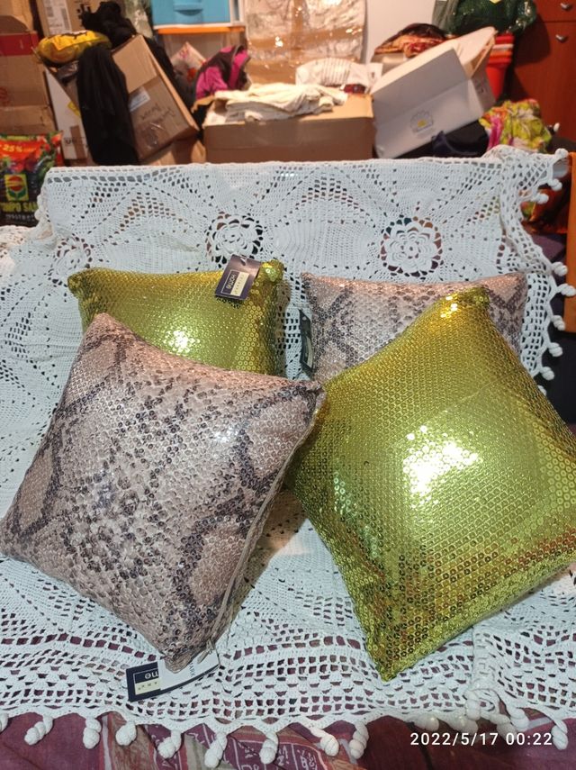 4 COJINES DE LENTEJUELAS A ESTRENAR 