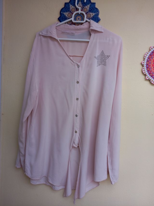 Blusa para atar en la parte delantera.