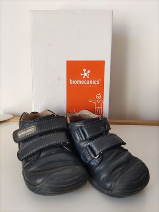 Zapatos Biomecanics Talla 23 de segunda mano por 20 EUR en Linares en  WALLAPOP