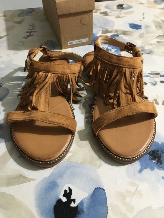 Sandalias sin estrenar, talla 38, en camel