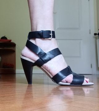 Sandalias negras tacón Mango de segunda mano por 15 EUR en Las Rozas de  Madrid en WALLAPOP