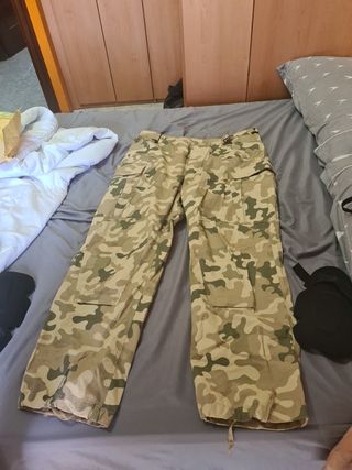 Pantalones militares talla L + rodilleras y regalo de segunda mano por 20  EUR en Mollet del Vallès en WALLAPOP