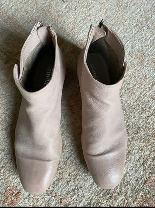 Botines diseño piel rosa nude de segunda mano por 40 EUR en Barcelona en  WALLAPOP