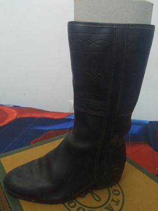Botas camperas niño de segunda mano por 30 EUR en Cartaya en WALLAPOP