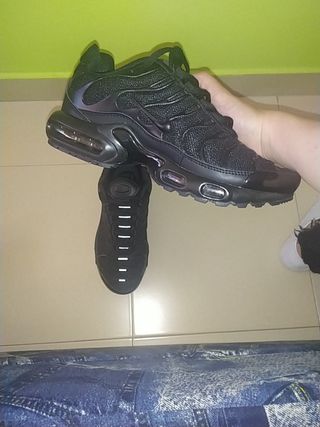 Nike Tn 1 negras de segunda mano por 70 EUR en Sabadell en WALLAPOP