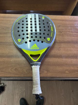 Pala Adidas essex carbón control 1.8 de segunda mano por 60 EUR en Getafe  en WALLAPOP