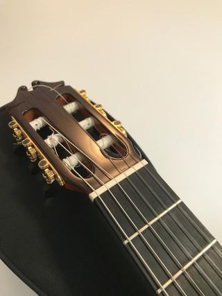 Guitarra juan Hernández de segunda mano por 2.000 EUR en Jaén en WALLAPOP