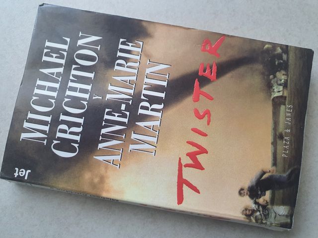 Twister. Libro con el guión original.