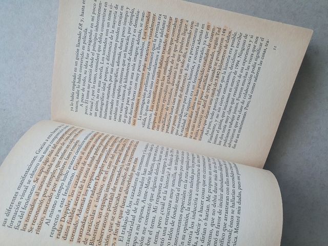 Twister. Libro con el guión original.